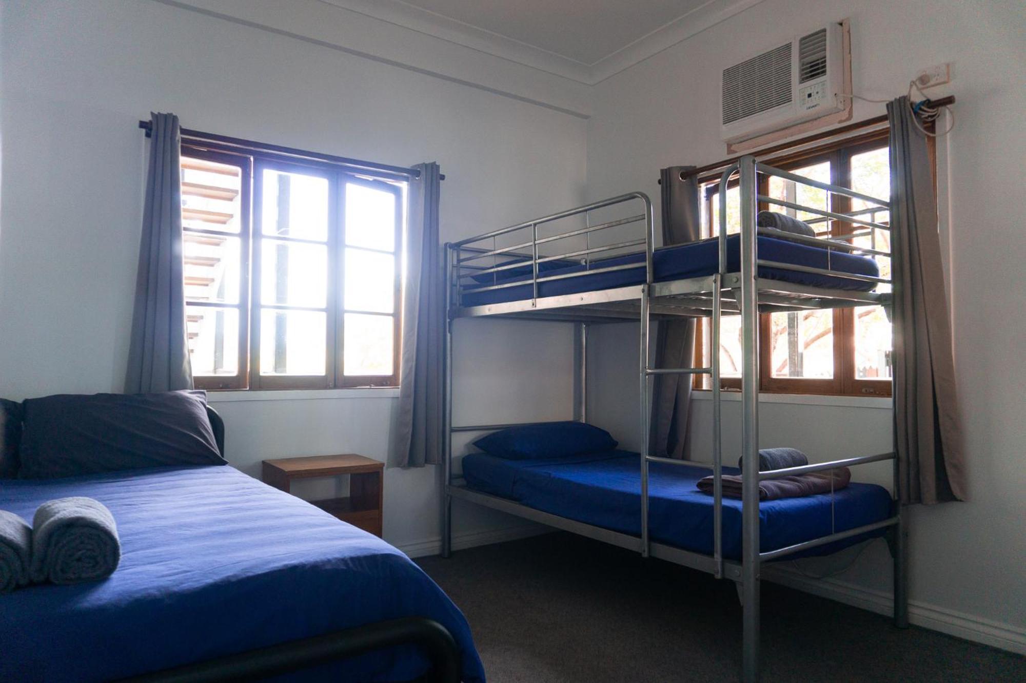 Somewhere To Stay Backpackers Brisbane Exterior photo