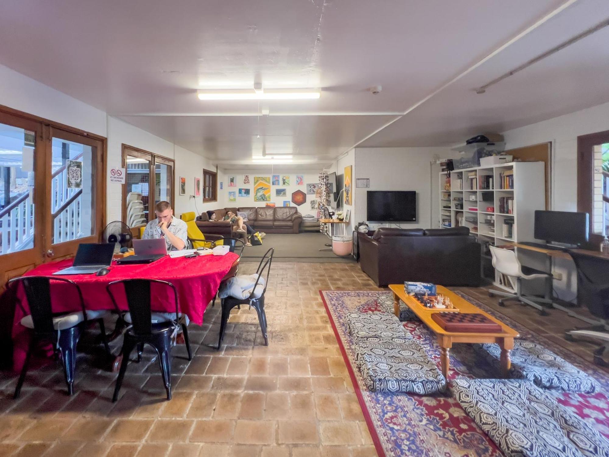 Somewhere To Stay Backpackers Brisbane Exterior photo