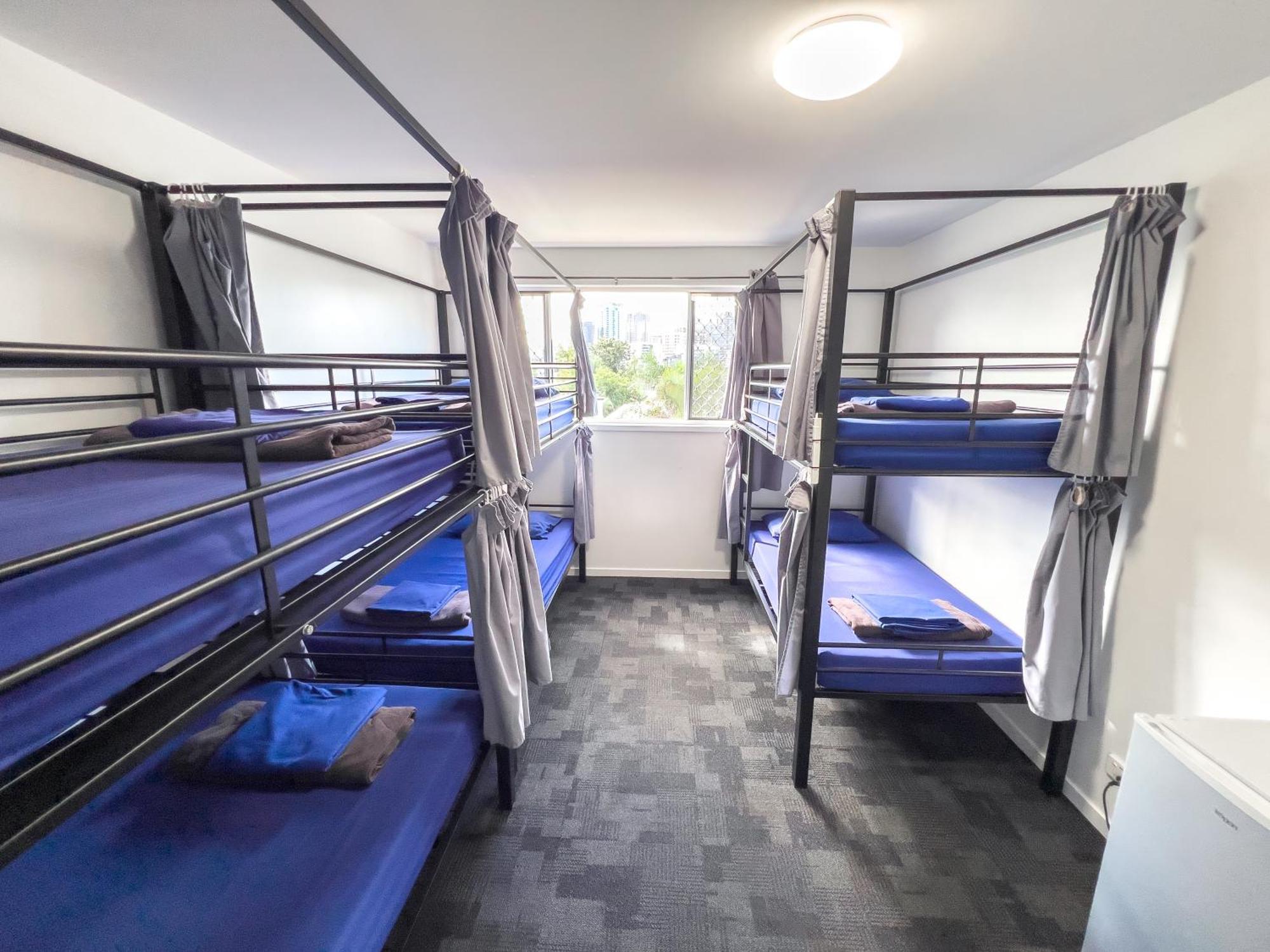 Somewhere To Stay Backpackers Brisbane Room photo