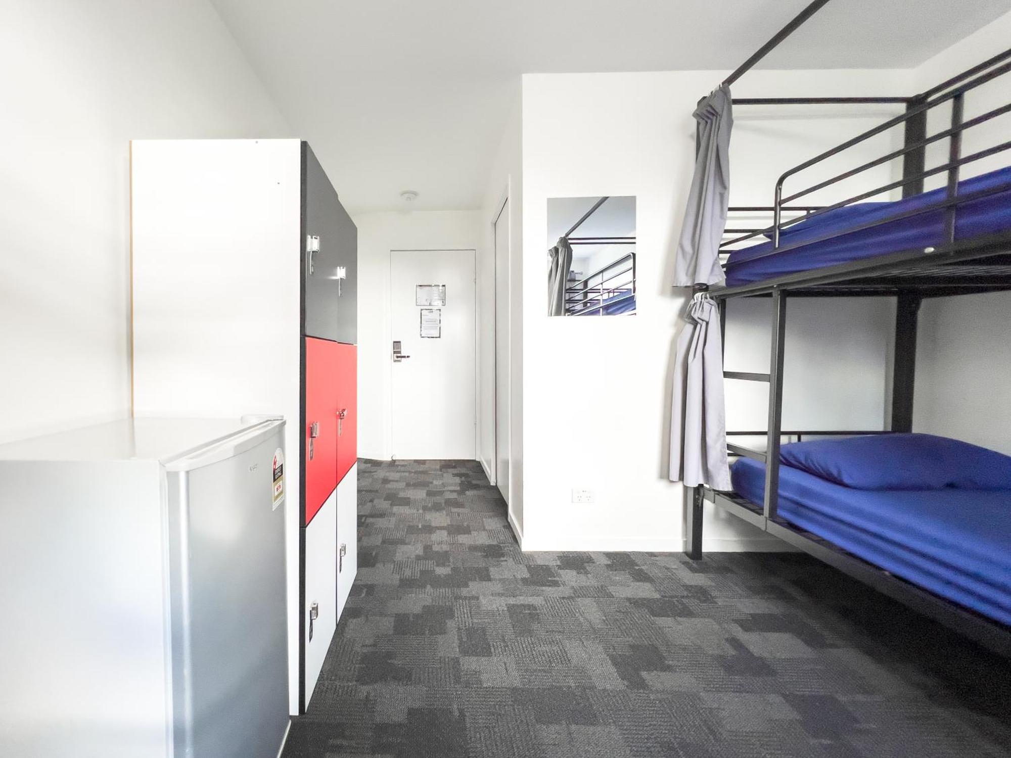 Somewhere To Stay Backpackers Brisbane Room photo
